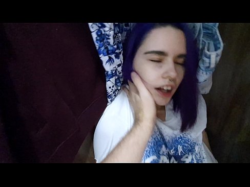 ❤️ Leidsin oma õe kapist ja aitasin tal cumida ❤️ Super seks at us et.gaypornforyou.ru ❌️❤